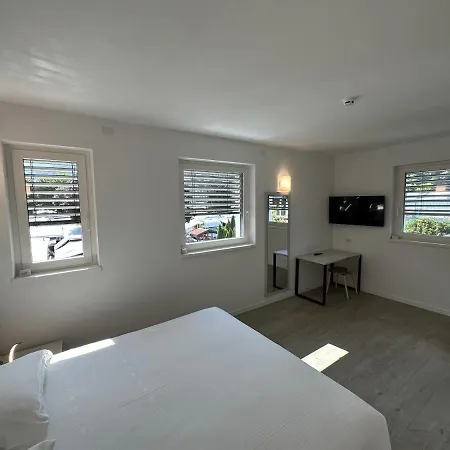 Le Vele And * Domaso